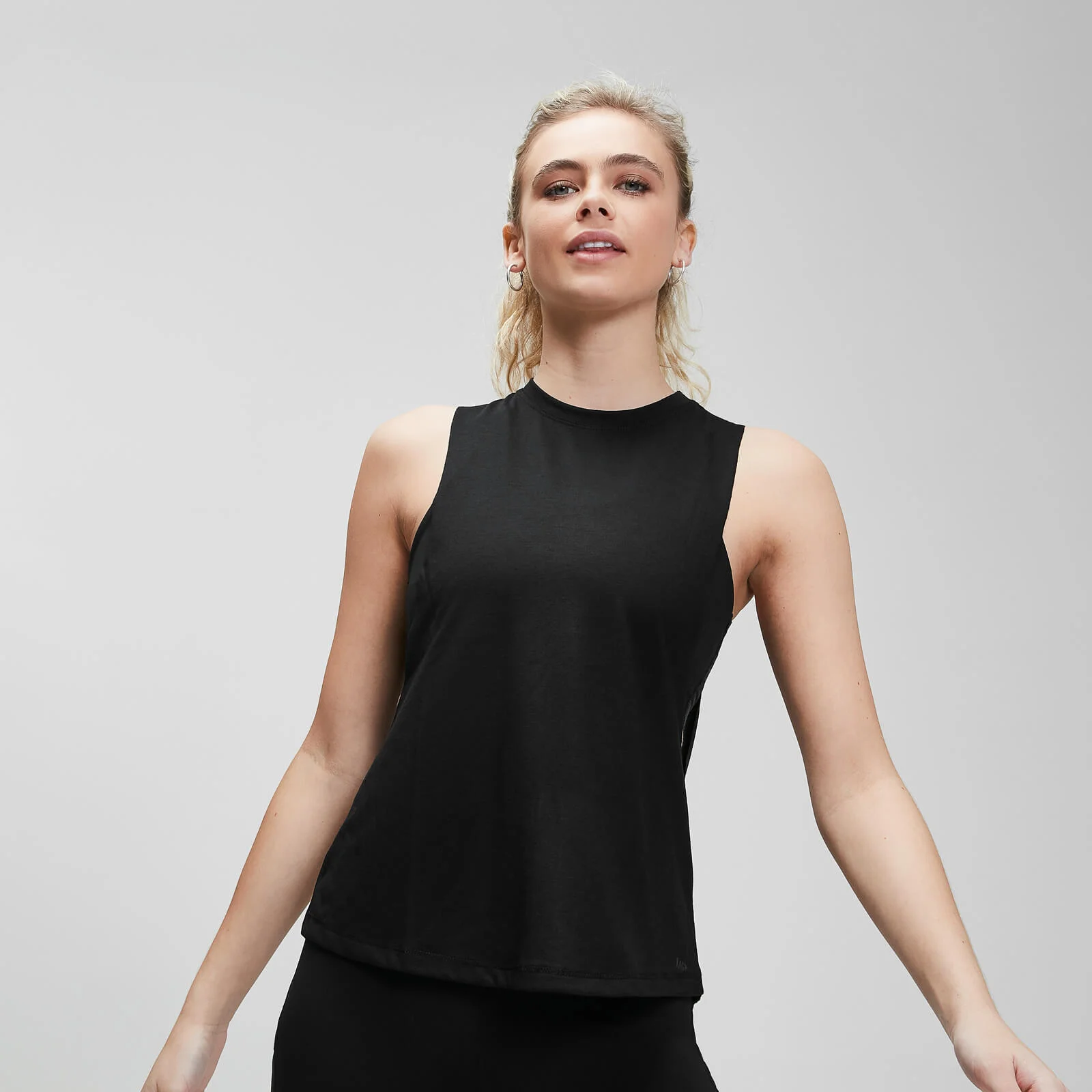MP Essentials naiste suurte käeaukudega treeningsärk – must - XS Pilt 1