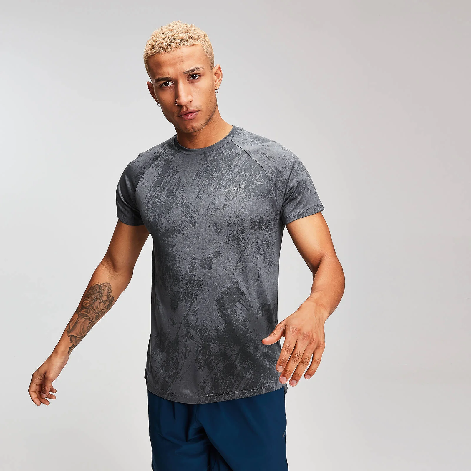 MP Men's Training Distressed T-Shirt - Carbon - XS Pilt 1